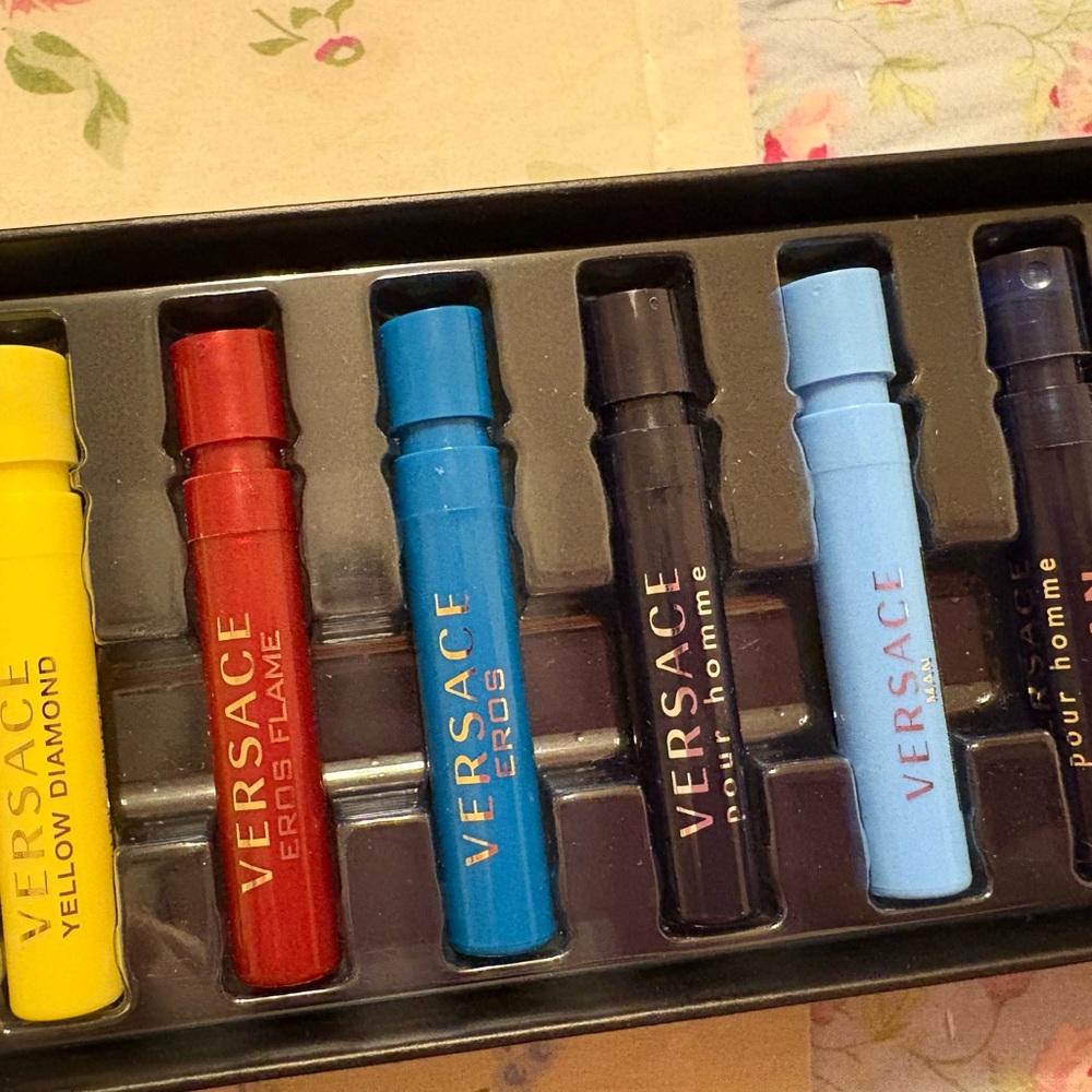 Versace Mini Perfume Set - Picture 3 of 6